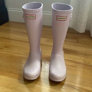 Hunter boots girls. Excellent condition. Barely worn. Size 2.